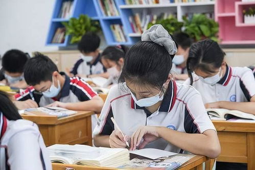 學(xué)生迎來(lái)校外托管新假，笑聲背后的家長(zhǎng)縮影
